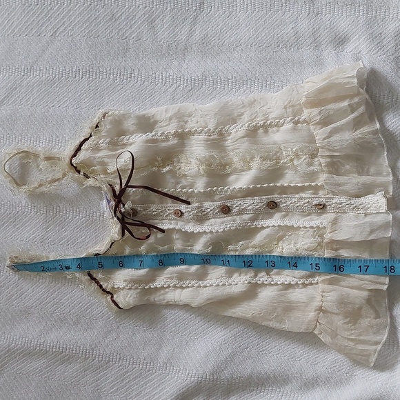 Girls size 4 cream colored button up with lace details - Picture 7 of 8